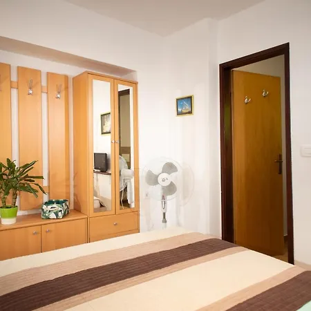 Luka Apartment *